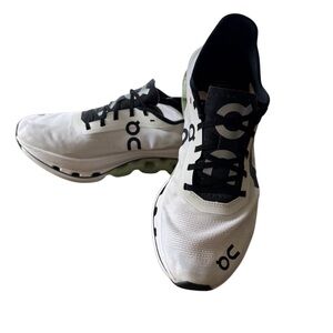 On White Cloudboom Echo Sneakers women’s 6.5 US